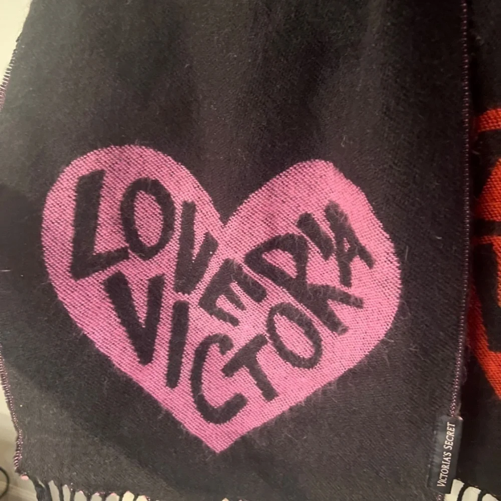 VICTORIAS SECRET SCARF PINK & BLACK LOVE VICTORIA WINTER ANGEL